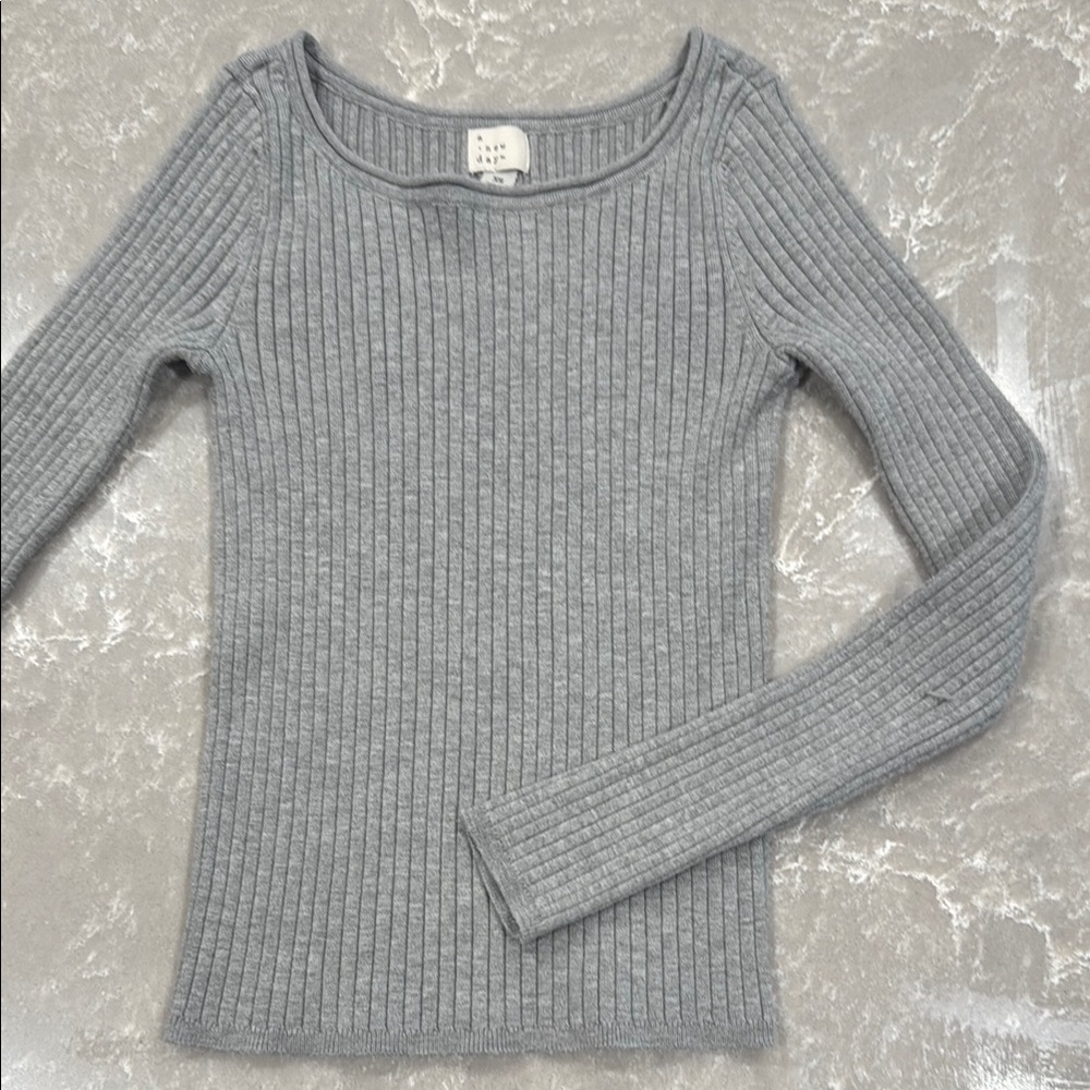Gray Ribbed Long Sleeve Sweater
